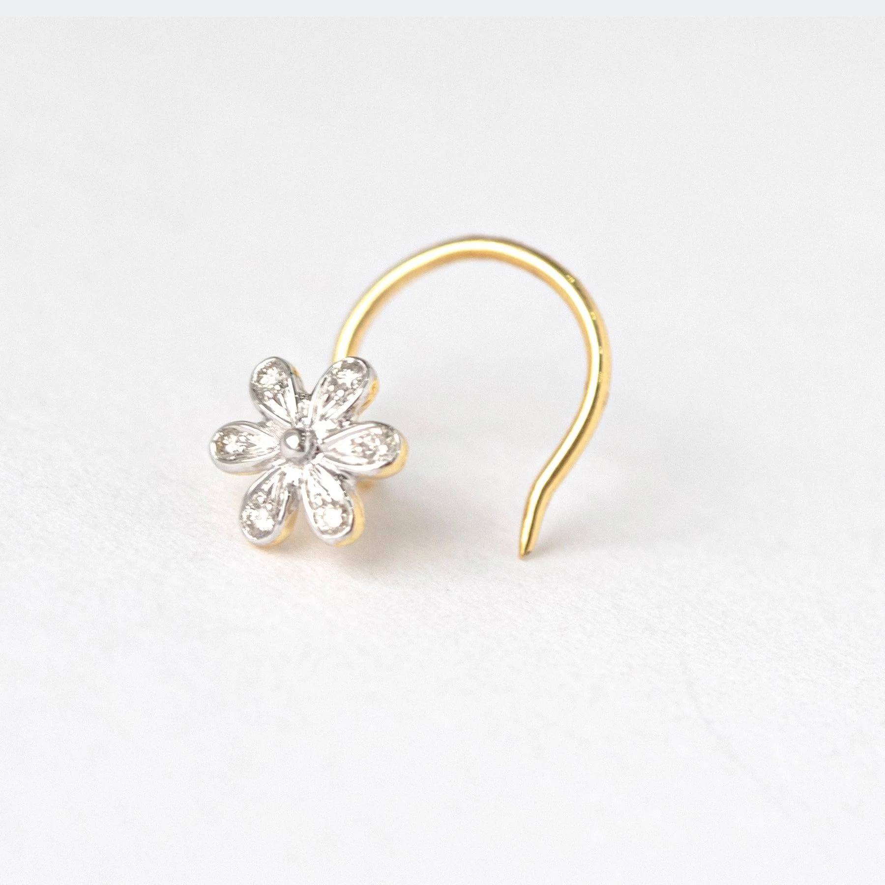 18ct Gold Diamond Cluster Wire Back Nose Stud. - Image 7