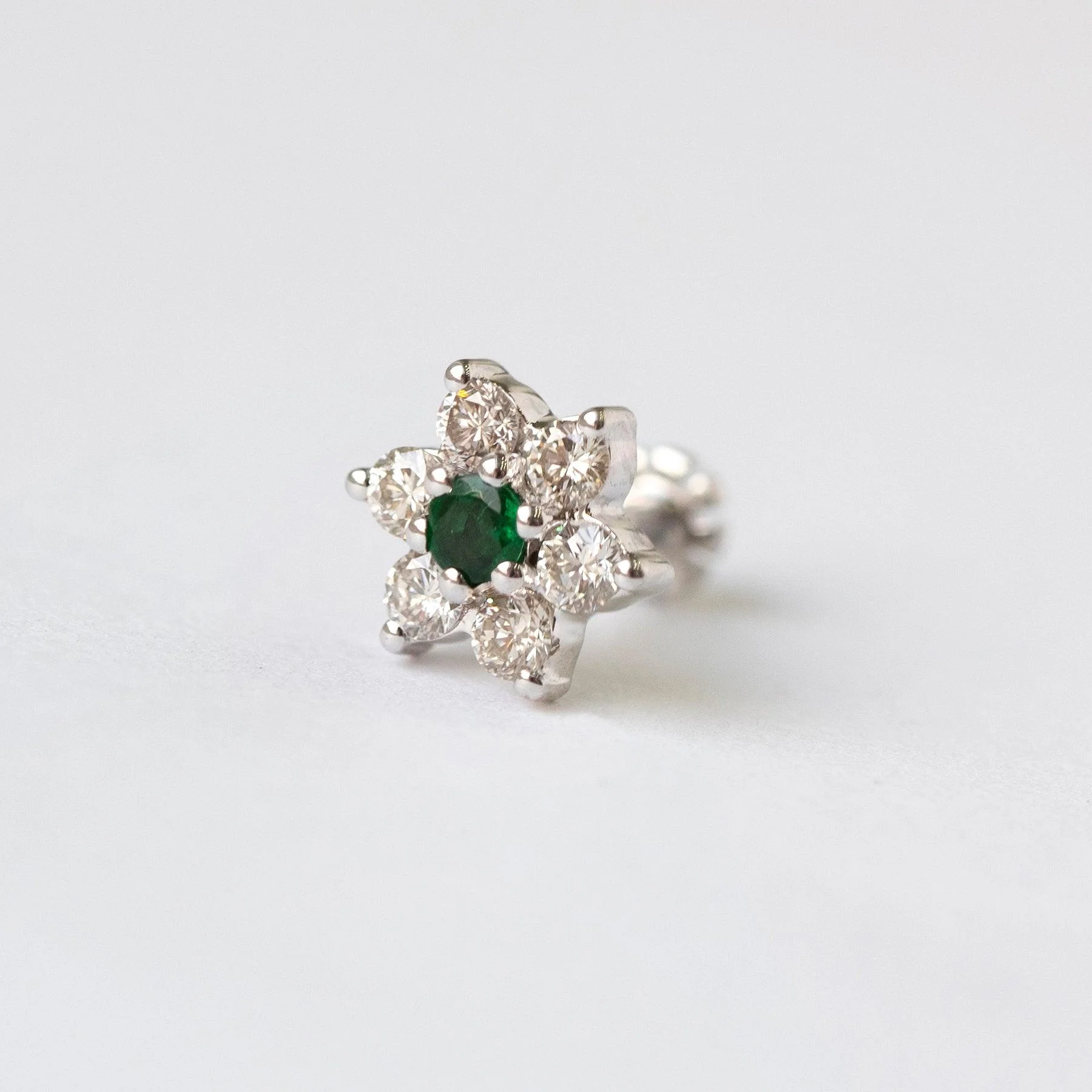 18ct Gold Diamond and Gemstone Screw Back Nose Stud. - Image 5