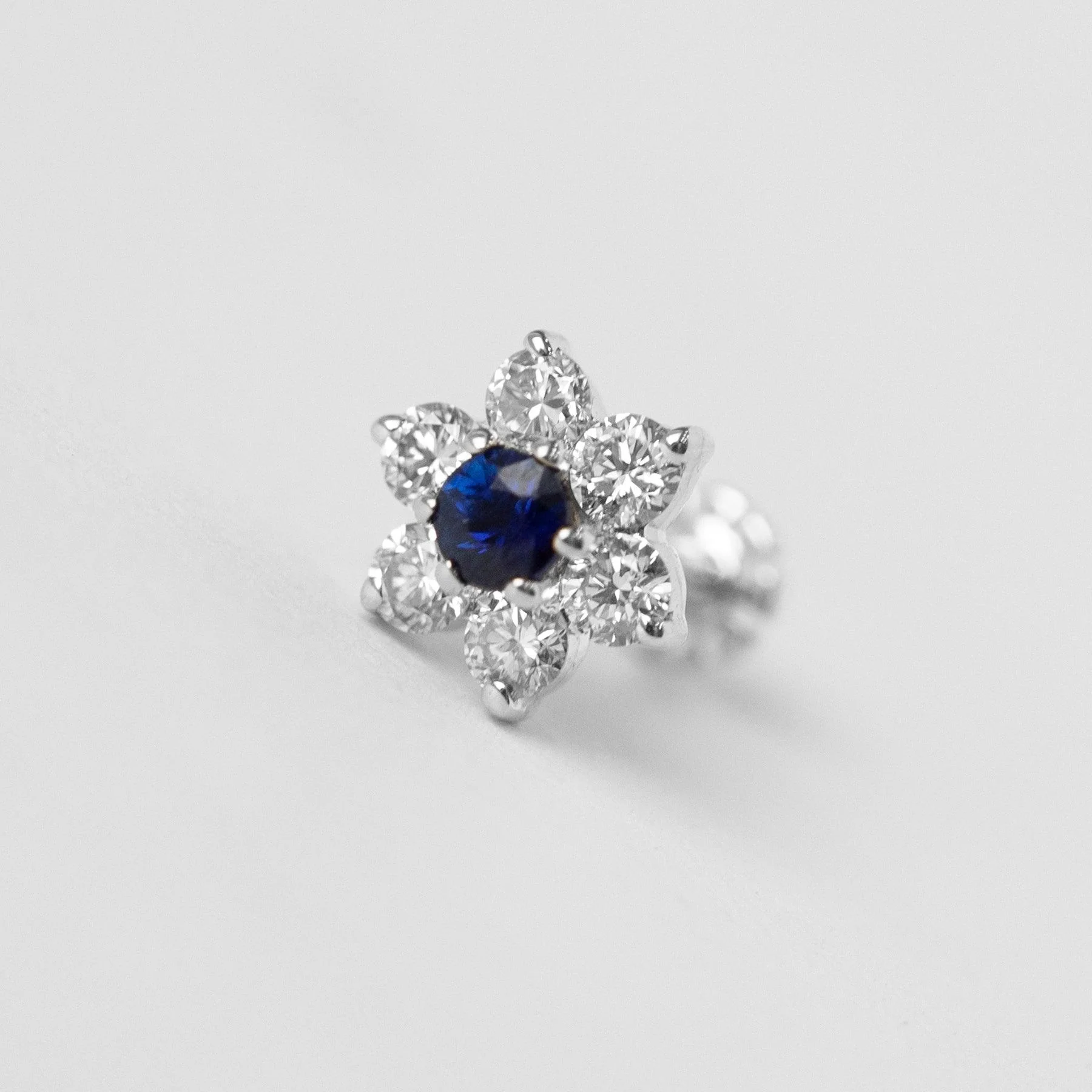 18ct Gold Diamond and Gemstone Screw Back Nose Stud. - Image 6