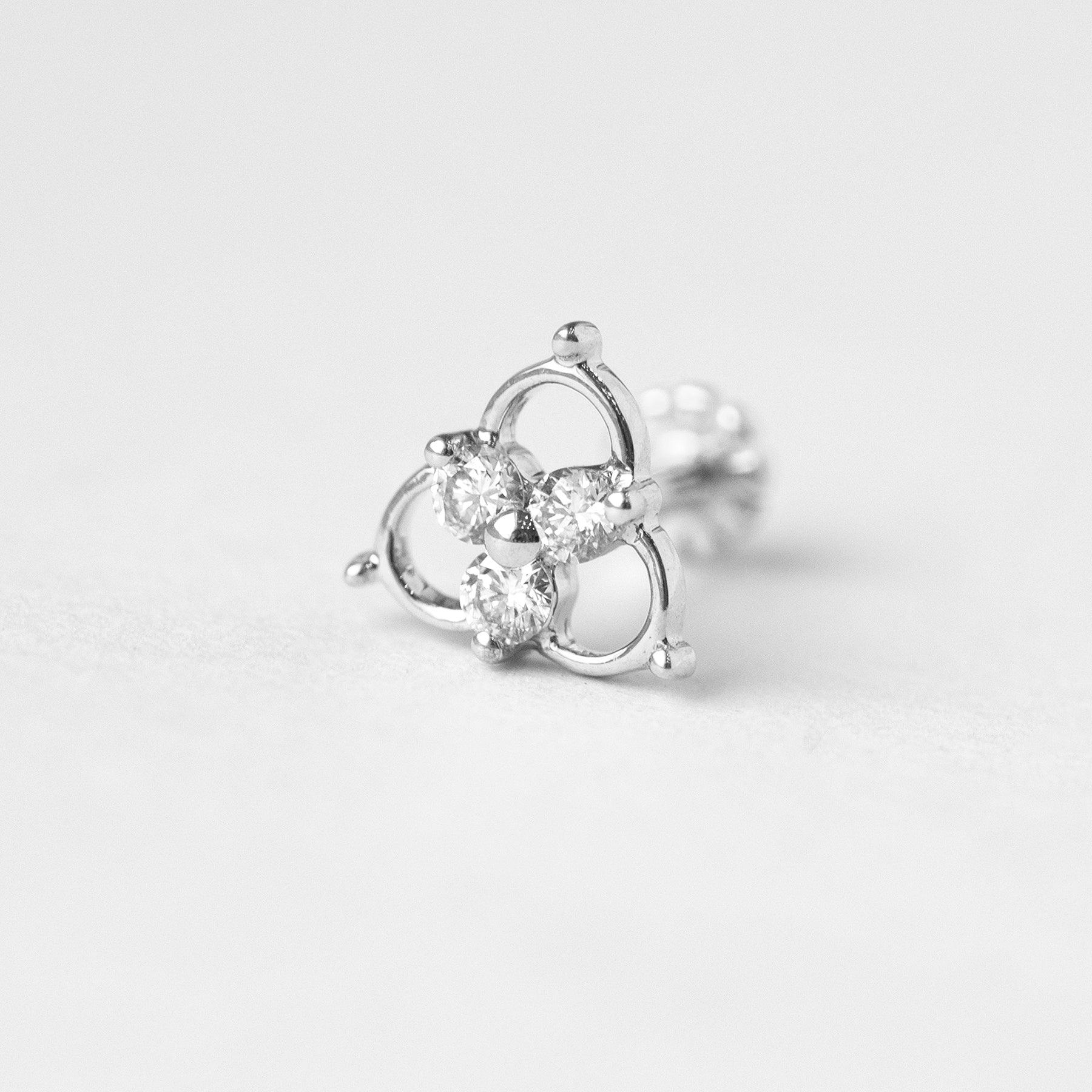 18ct Gold Three Diamond Cluster Screw Back Nose Stud - Image 3