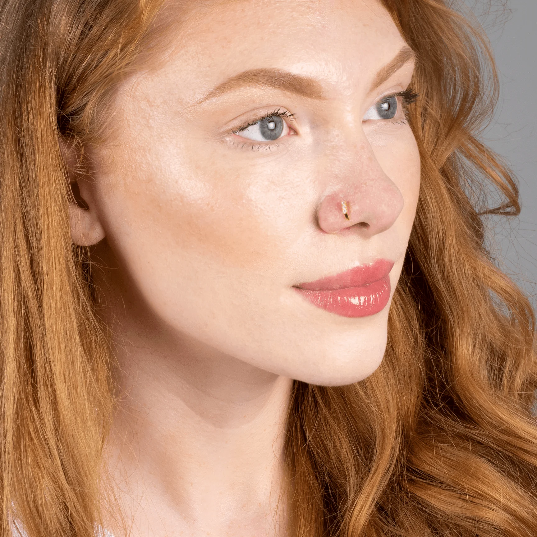 18ct Yellow Gold Faux Nose Ring with Screw Back Nose Stud set with three Cubic Zirconia. - Image 2