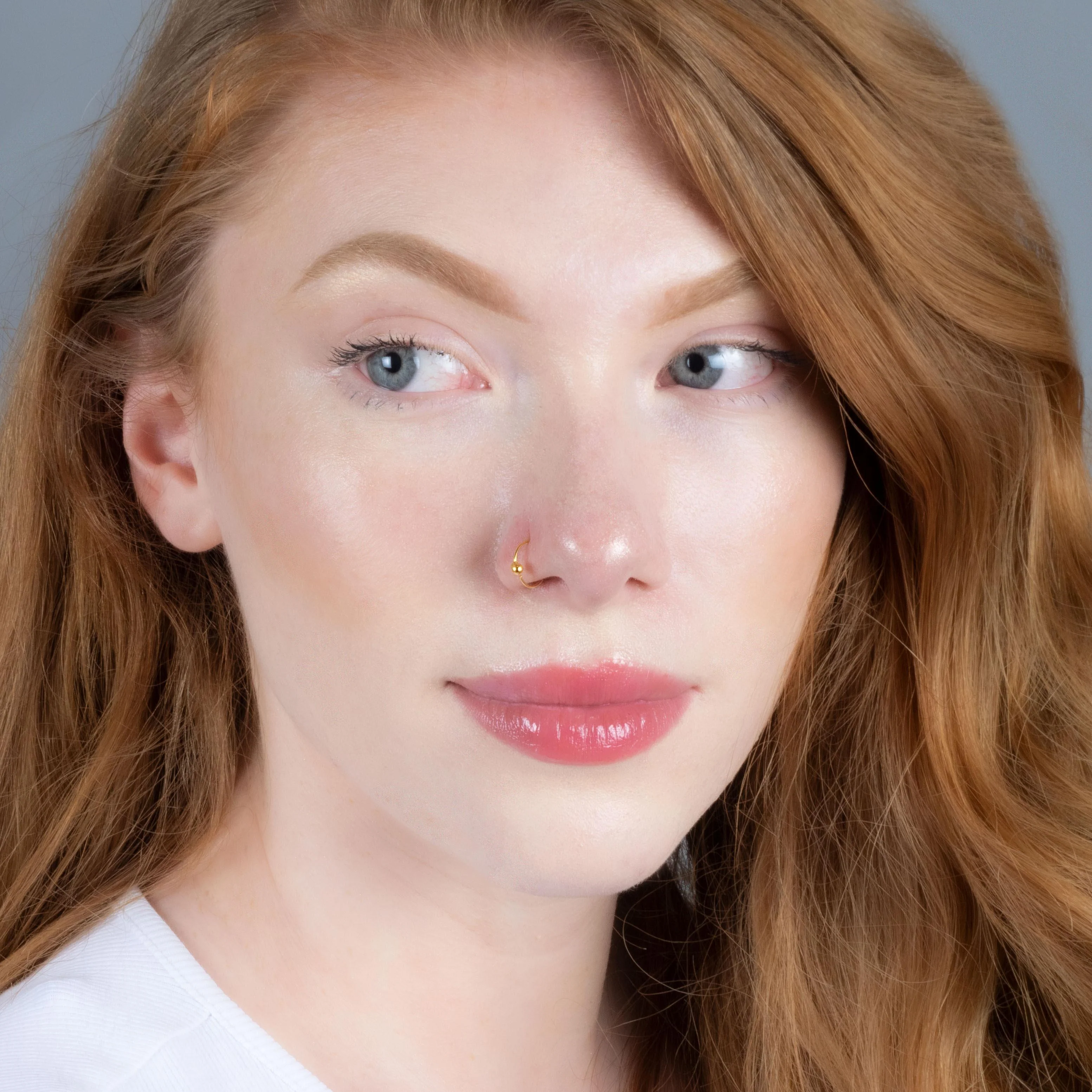 18ct Yellow Gold Nose Ring with Ball Closure - Image 3
