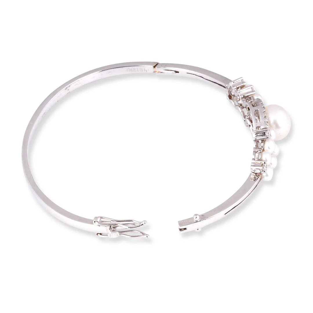 18ct Gold Openable Cultured Pearl & Diamond Bangle - Elegant Diamond Pearl Bangle - Image 3
