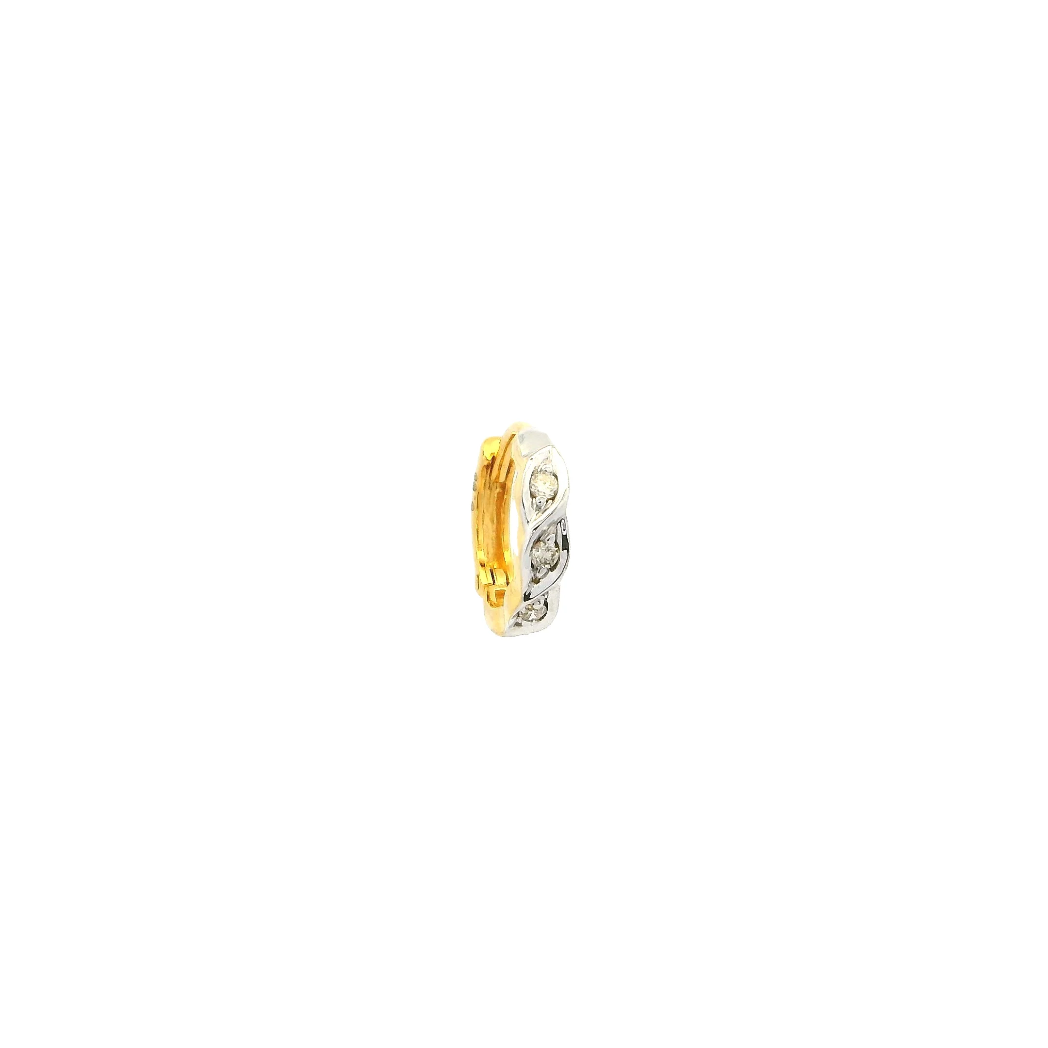 18ct Gold Diamond Nose Ring - Image 3